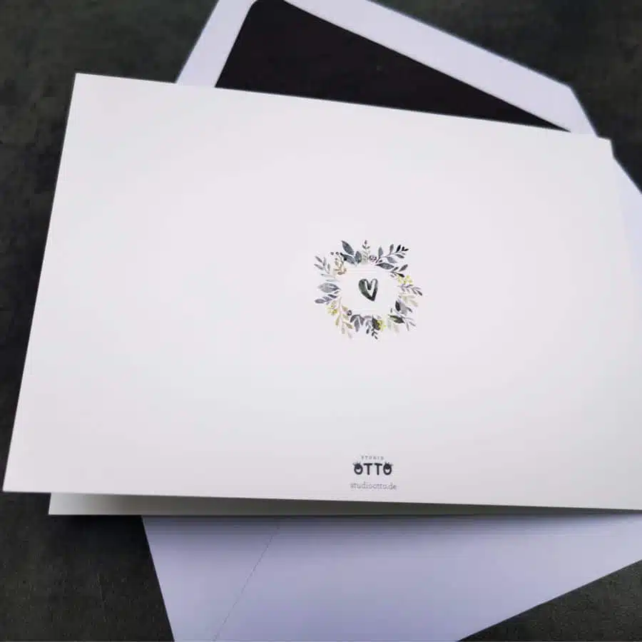 Trauerkarte „In stiller Trauer“ Kondolenzkarte mit Blumenkranz, Rückseite.